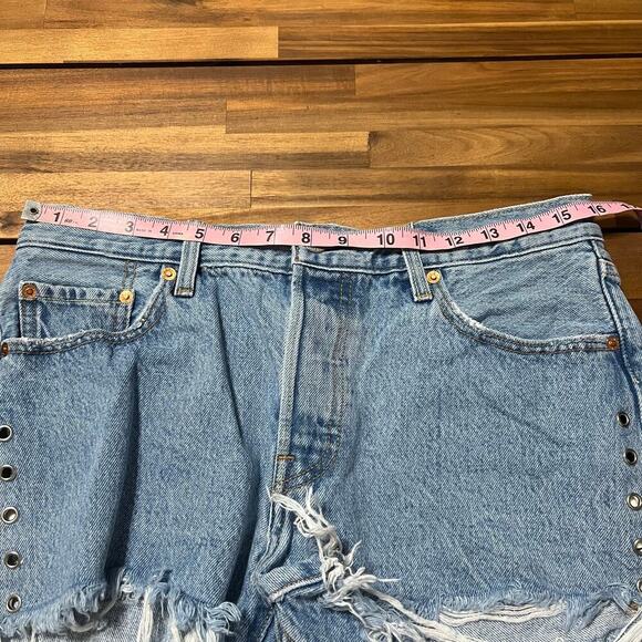 Levi’s 501 High Waist Grommet Details Cut Off Shorts Size 29 - Picture 3 of 7